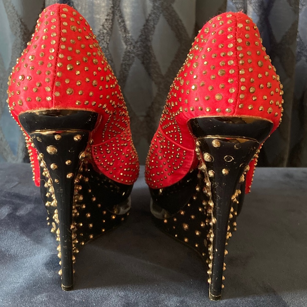 Lady’s Shoes - Picture 3 of 15